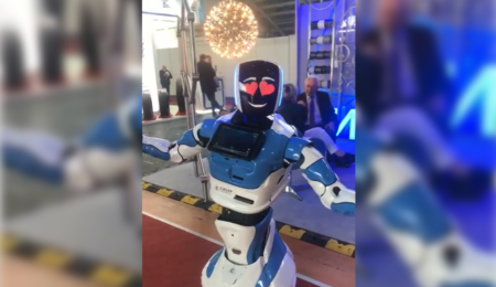 Танцующий робот на Белагро 2020